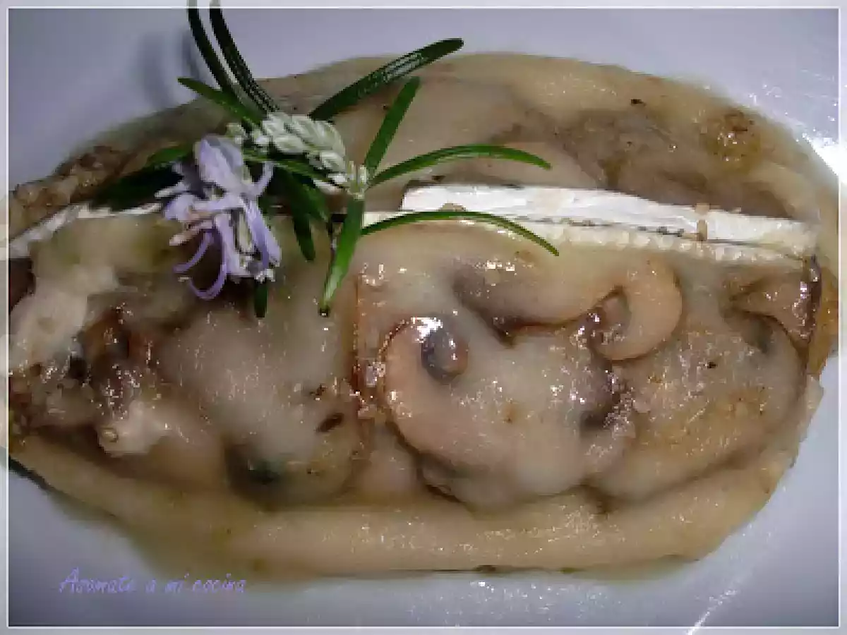 Filetes de pollo con champiñones y brie