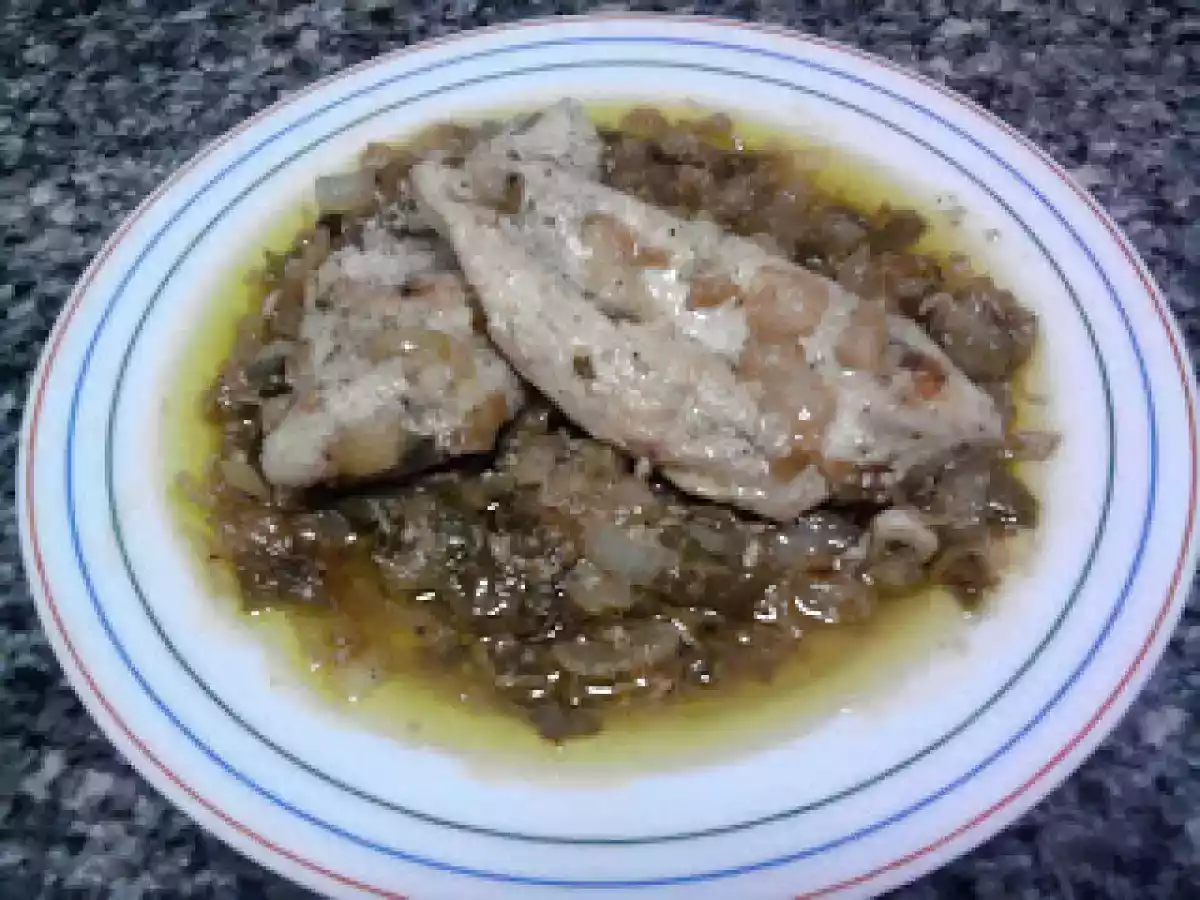FILETES DE POLLO EN LECHO DE CEBOLLA Y PIMIENTO AL VINO BLANCO - foto 2