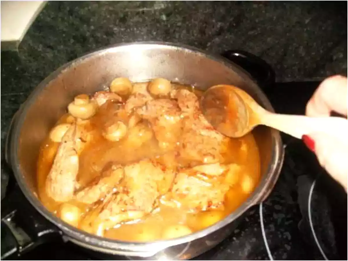 FILETES DE TERNERA EN SALSA CON CHAMPIÑONES - foto 9