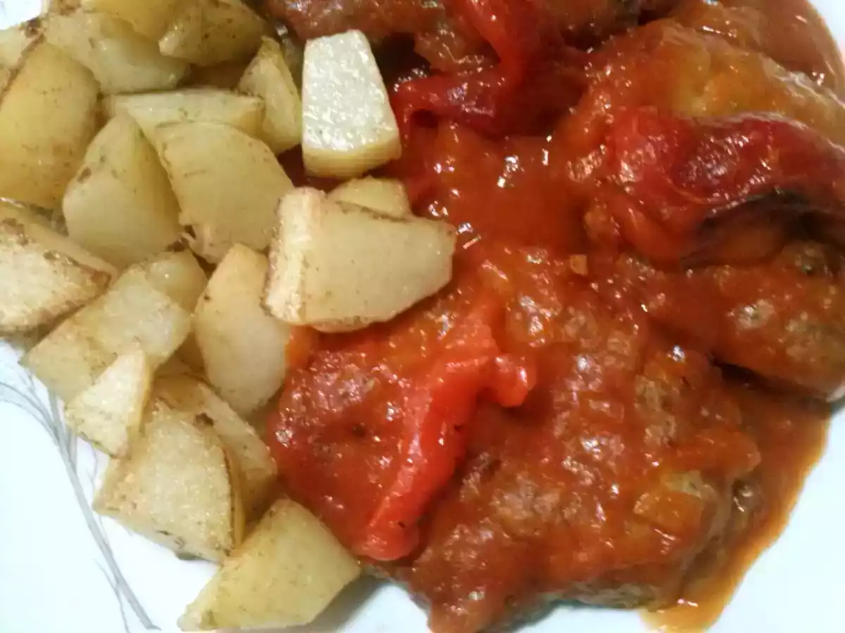FILETES RUSOS CON TOMATE Y PIMIENTOS ASADOS