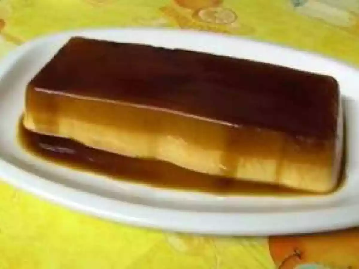 Flan con piñones y queso fresco