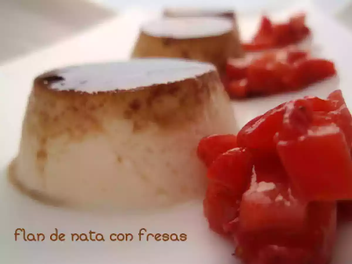 Flan de nata con fresas