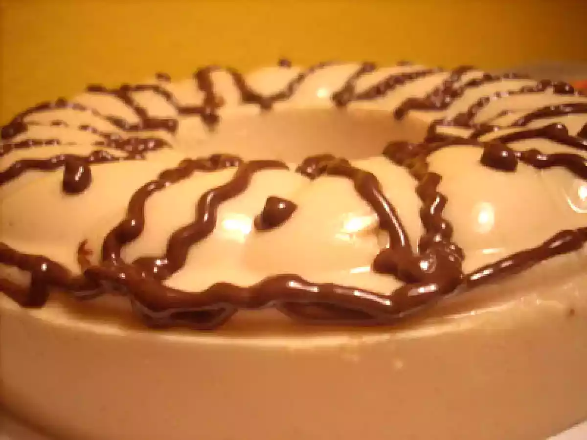 FLAN DE TURRÓN DE JIJONA DECORADO CON CHOCOLATE - foto 3