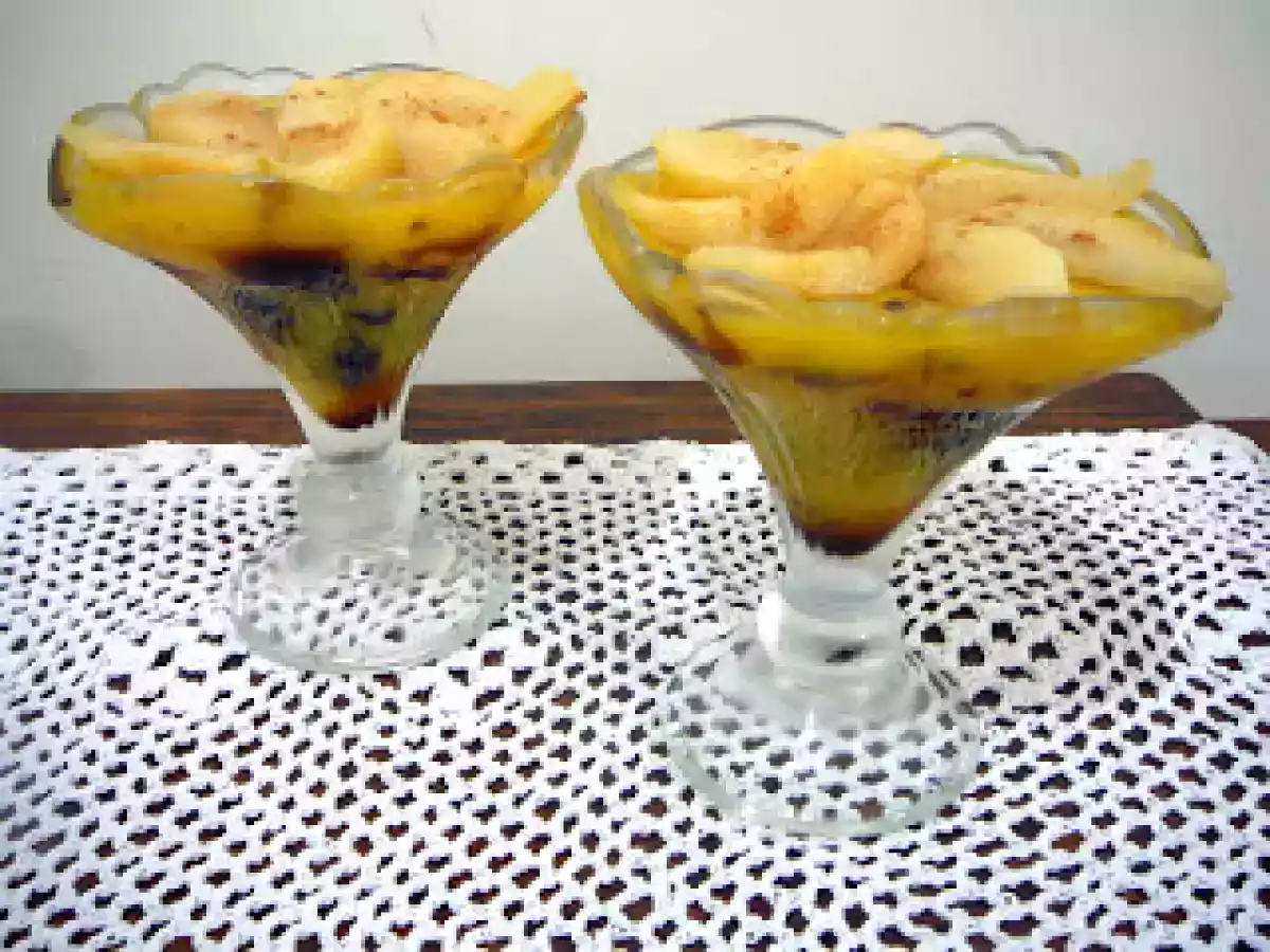 Flan liviano con chocolate y peras