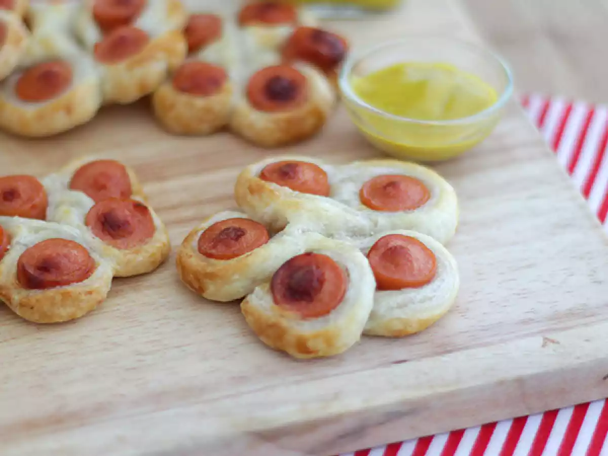 Flores de hojaldre y salchicha - foto 3