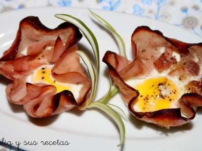 Flores de jamon y huevos de codorniz