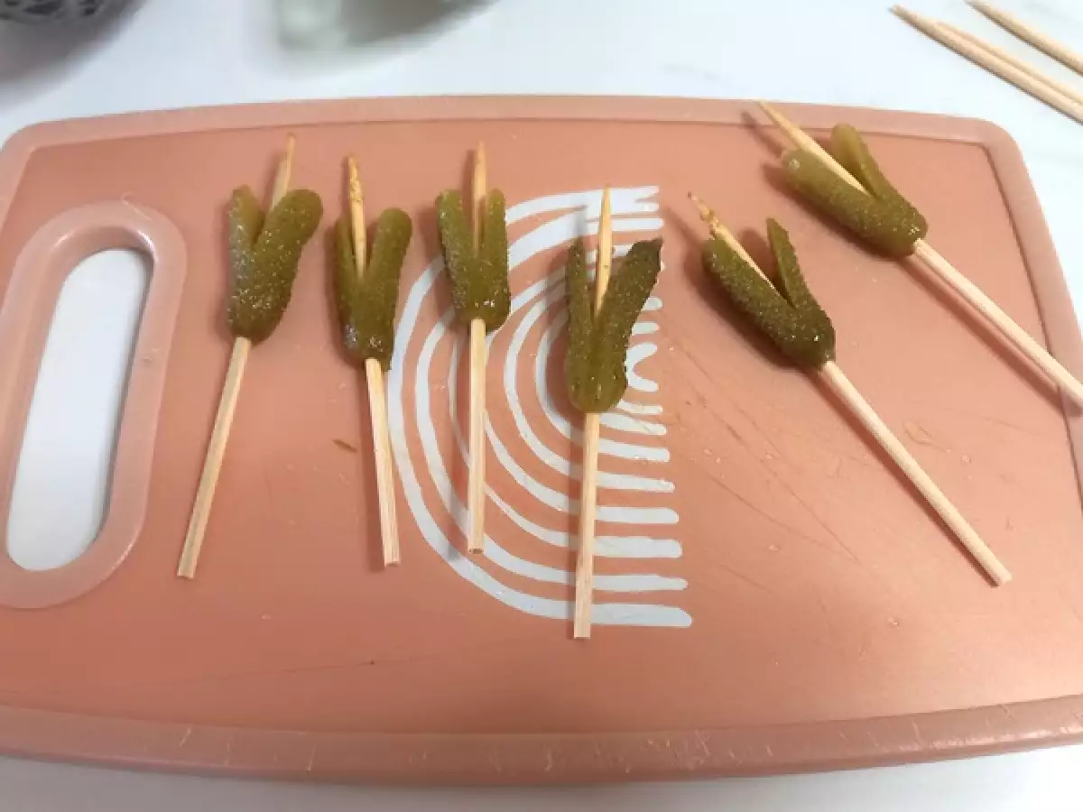 Flores de tomate, queso y pepinillo - foto 3