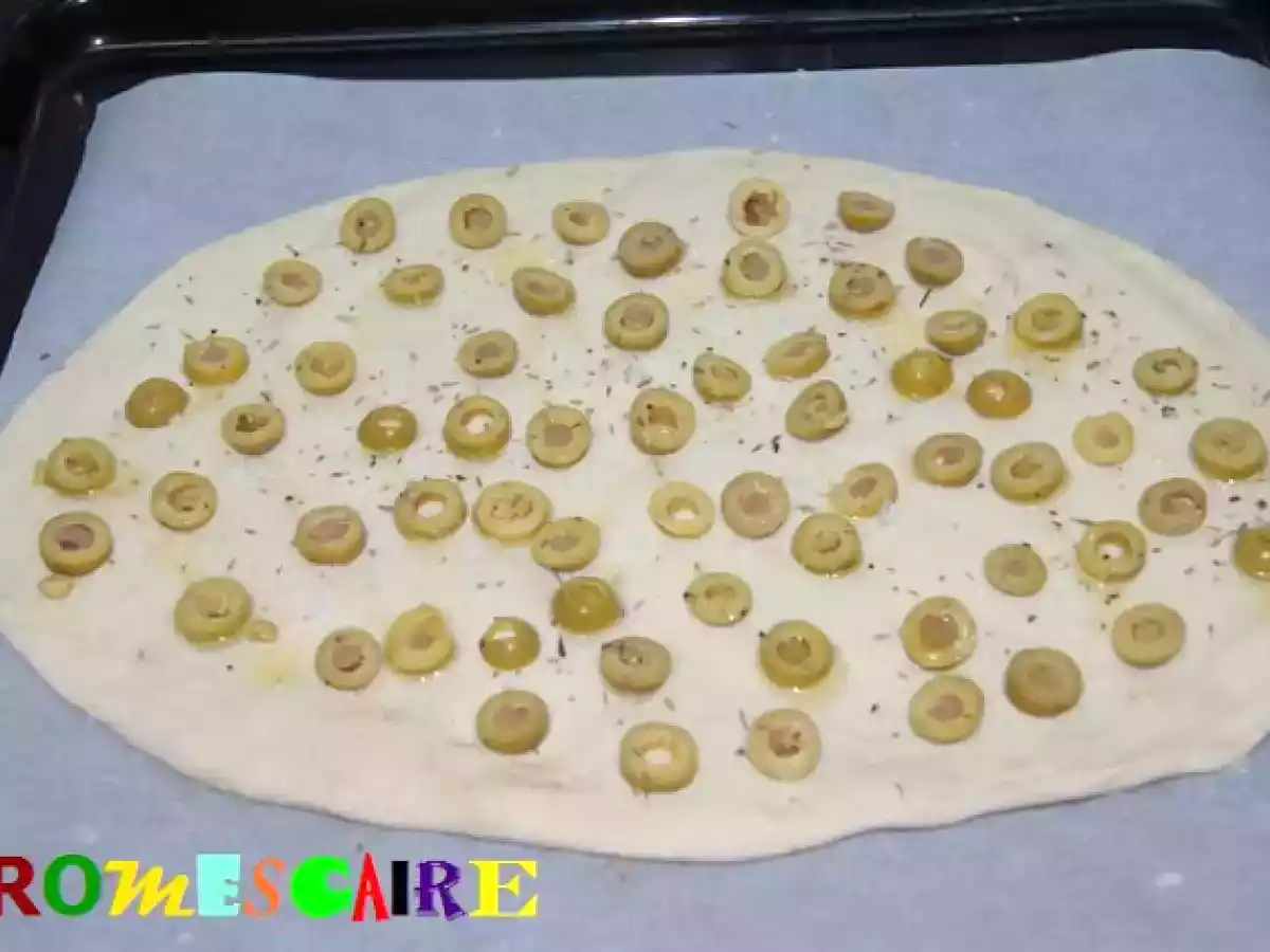 Focaccia de aceitunas verdes al aroma de romero - foto 2