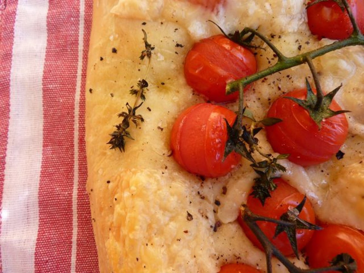 Focaccia de tomates cherry y queso manchego Receta Petitchef
