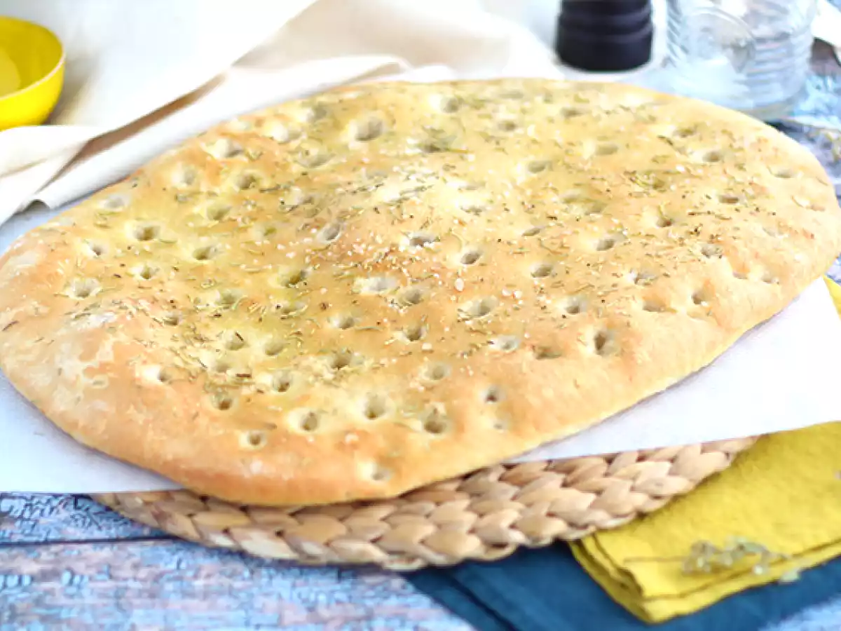Focaccia, pan italiano con romero