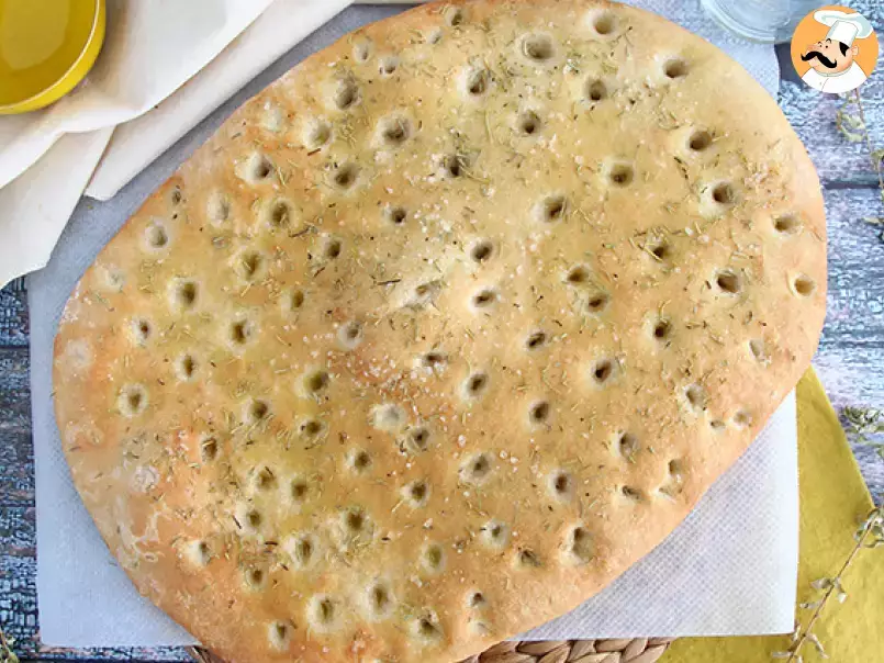 Focaccia, pan italiano con romero - foto 3