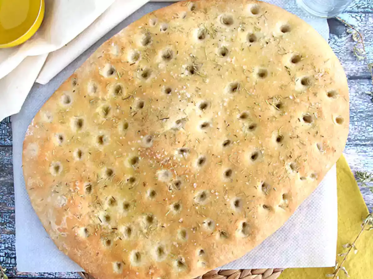 Focaccia, pan italiano con romero - foto 3