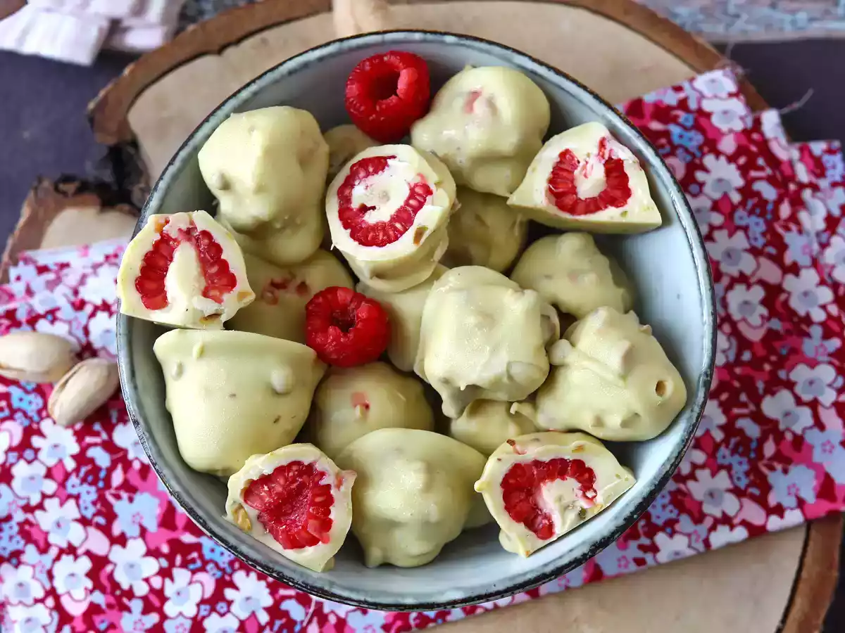 Franui de frambuesa con chocolate blanco y pistacho, imposible comerse solo uno - foto 2