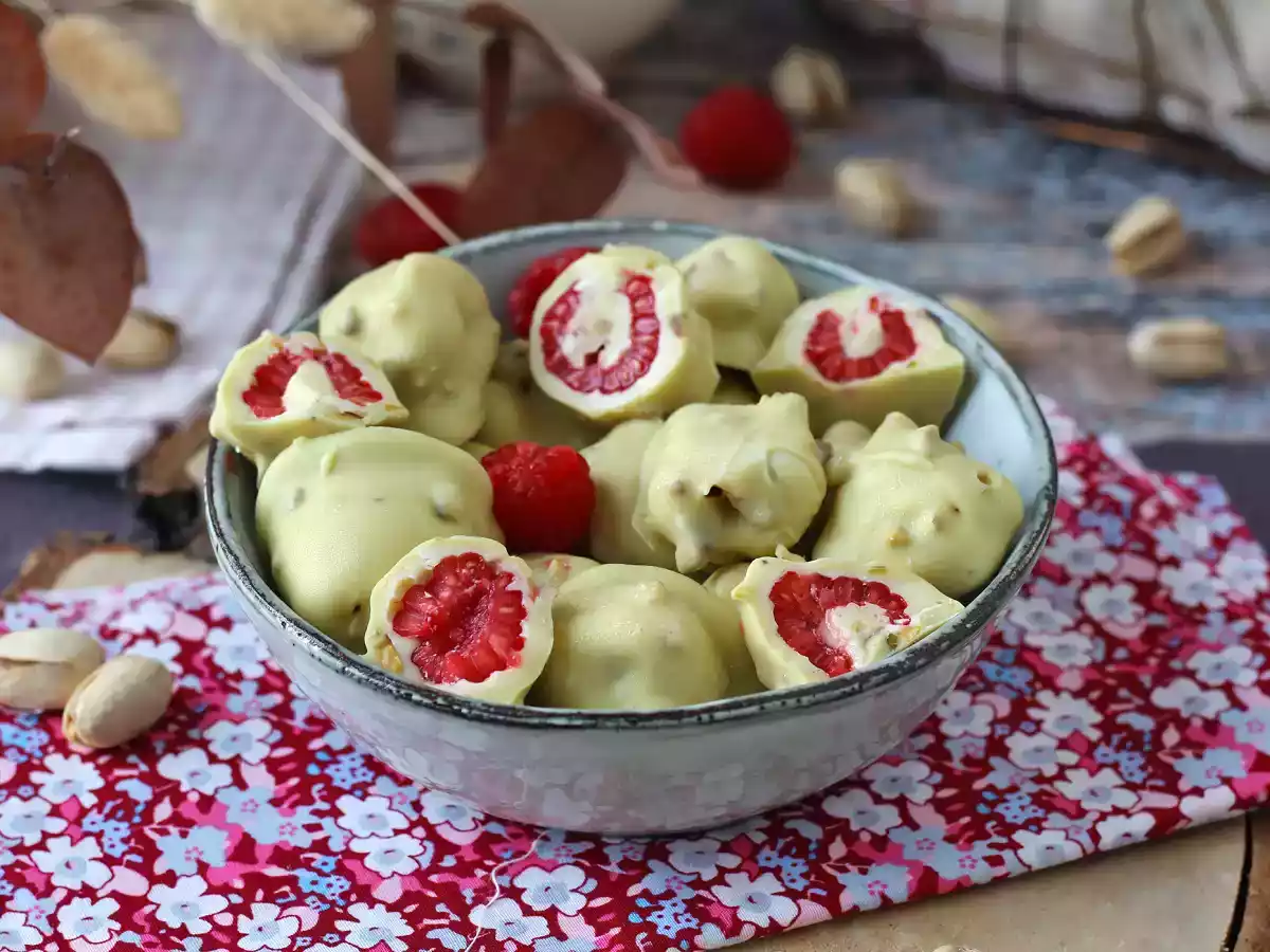 Franui de frambuesa con chocolate blanco y pistacho, imposible comerse solo uno - foto 4
