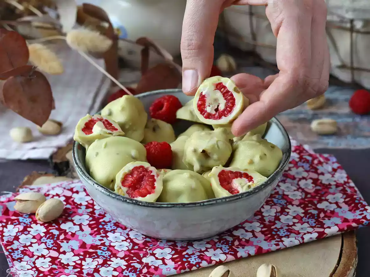 Franui de frambuesa con chocolate blanco y pistacho, imposible comerse solo uno - foto 5