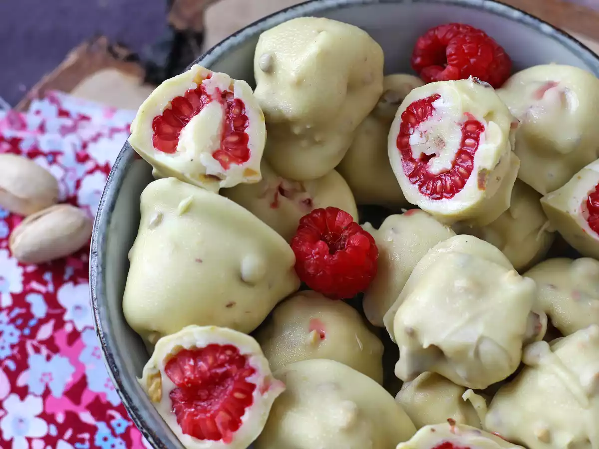 Franui de frambuesa con chocolate blanco y pistacho, imposible comerse solo uno - foto 7