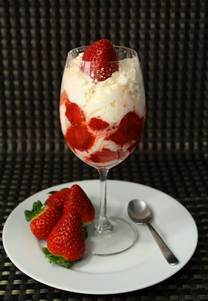 Fresas caramelizadas con chantilly Receta Petitchef