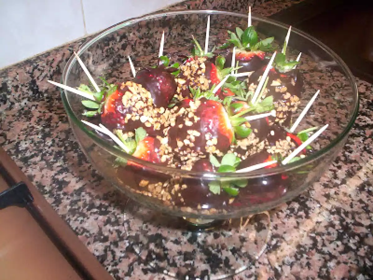 FRESAS CON CHOCOLATE Y ALMENDRA.