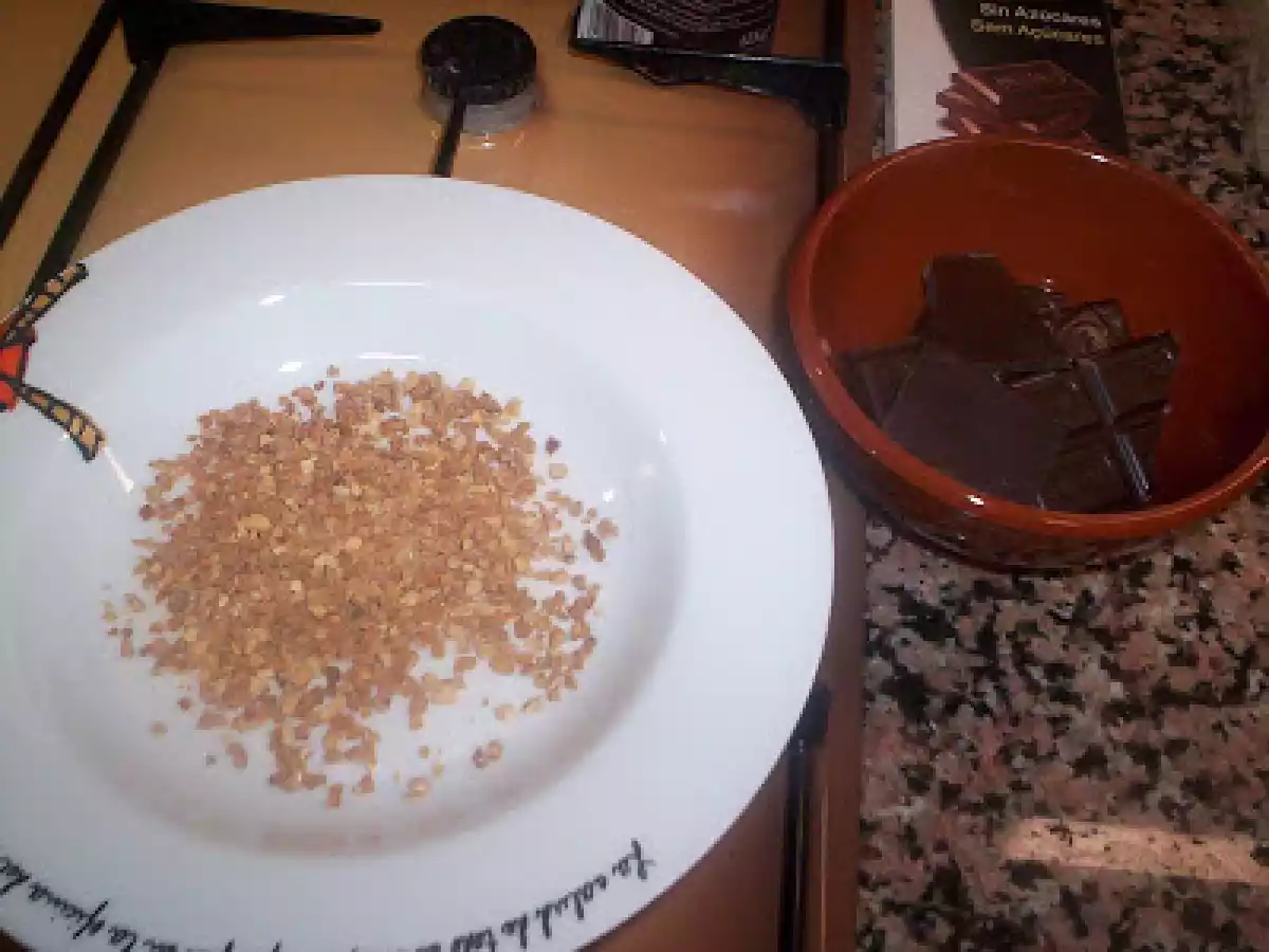 FRESAS CON CHOCOLATE Y ALMENDRA. - foto 4