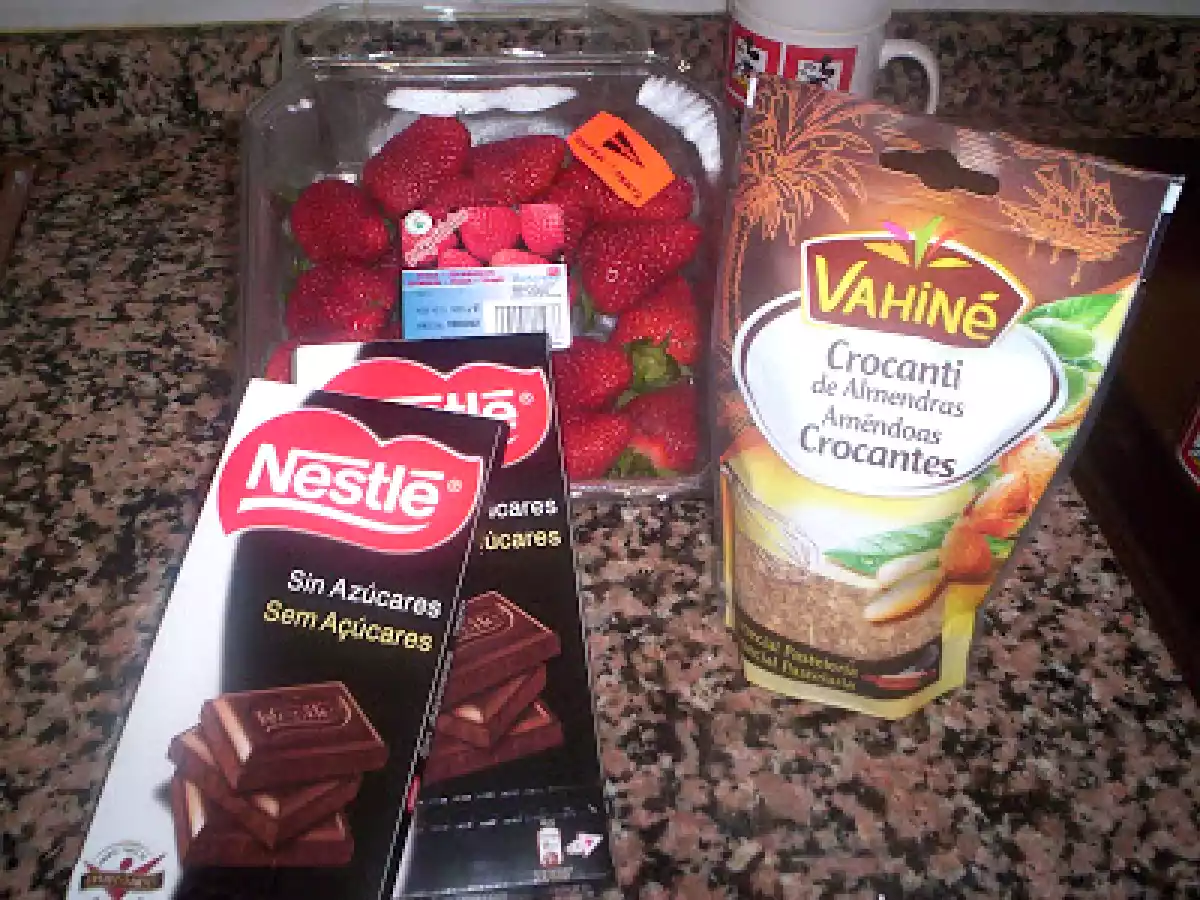 FRESAS CON CHOCOLATE Y ALMENDRA. - foto 8