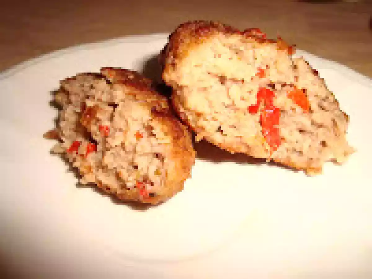 Frikadellen a la mostaza con guarnición de patata y cebolla