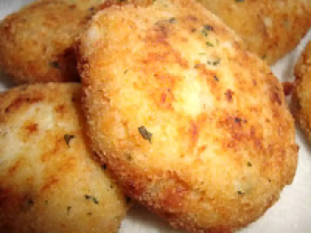 Frikandellen de merluza con ensalada de patatas - foto 2