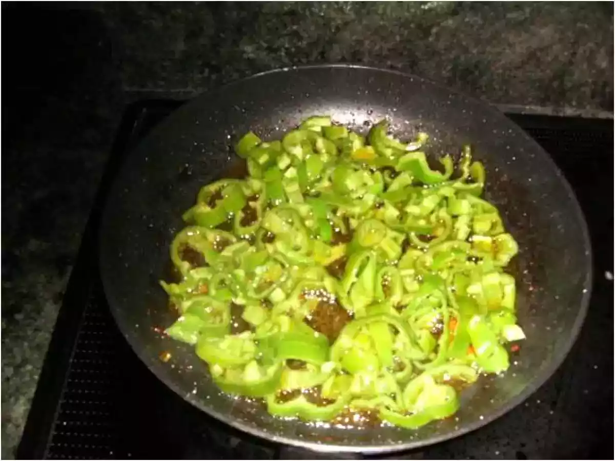 FRITADA DE PATATAS, PIMIENTOS Y CEBOLLA - foto 3