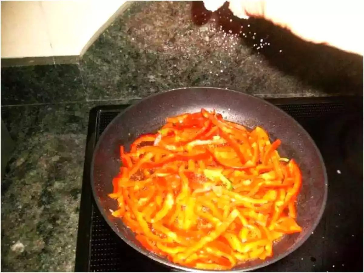 FRITADA DE PATATAS, PIMIENTOS Y CEBOLLA - foto 4