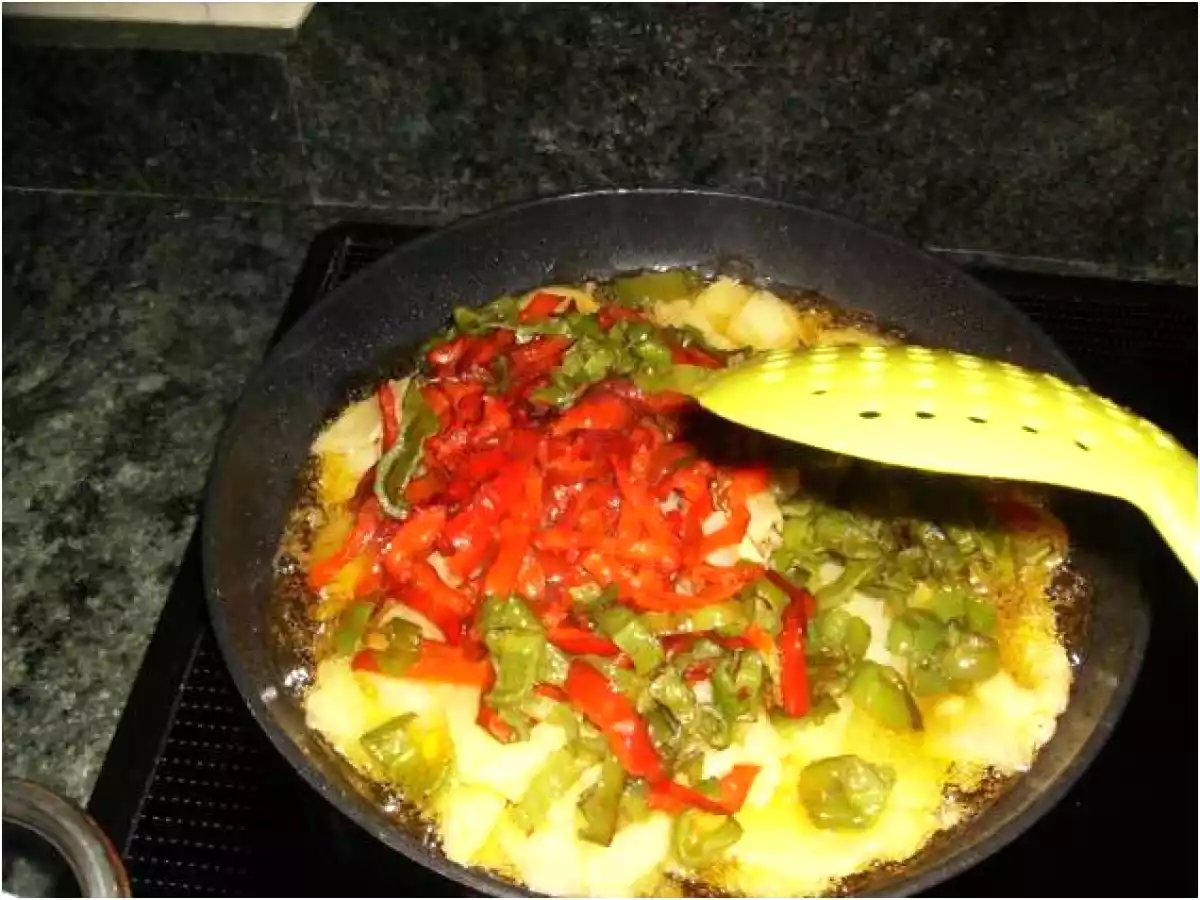 FRITADA DE PATATAS, PIMIENTOS Y CEBOLLA - foto 5