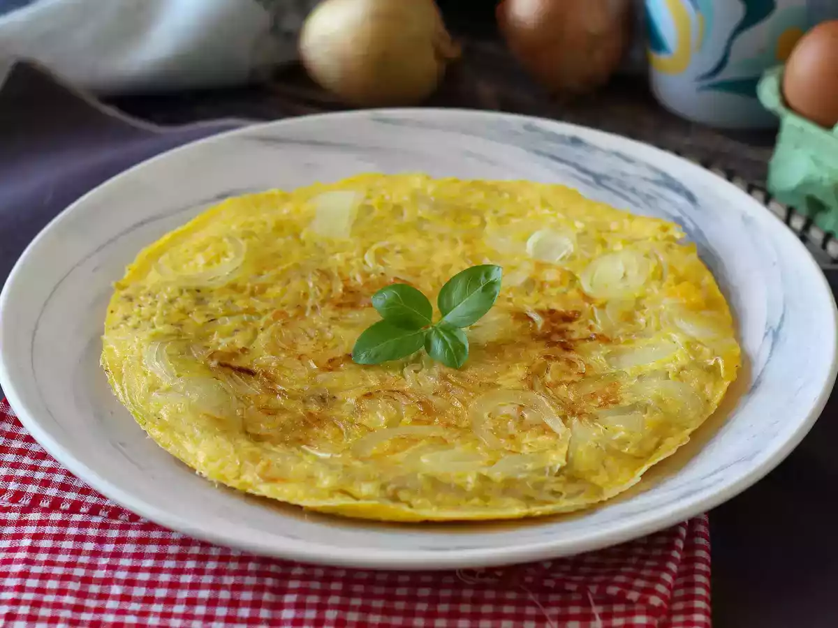Frittata de cebolla, ¡la tortilla perfecta para una comida exprés!