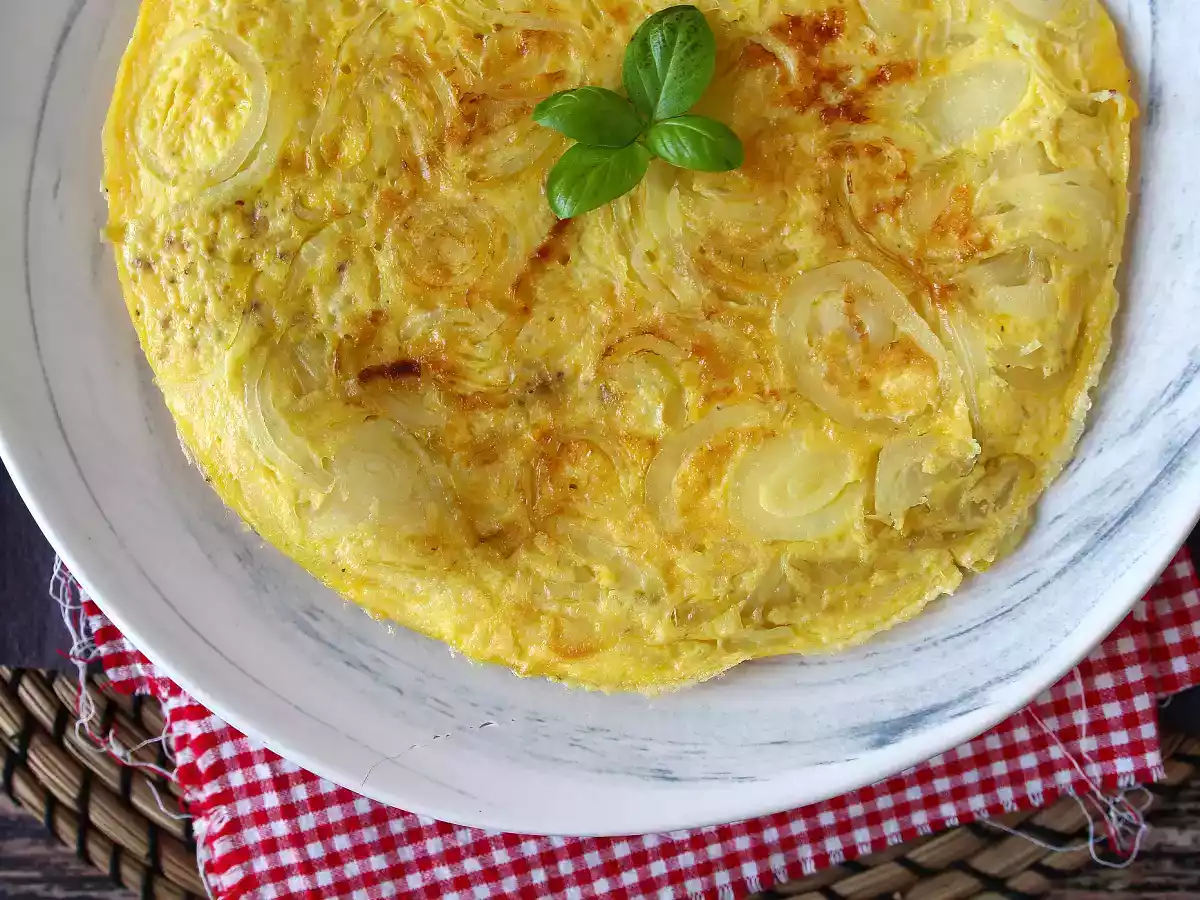 Frittata de cebolla, ¡la tortilla perfecta para una comida exprés! - foto 4