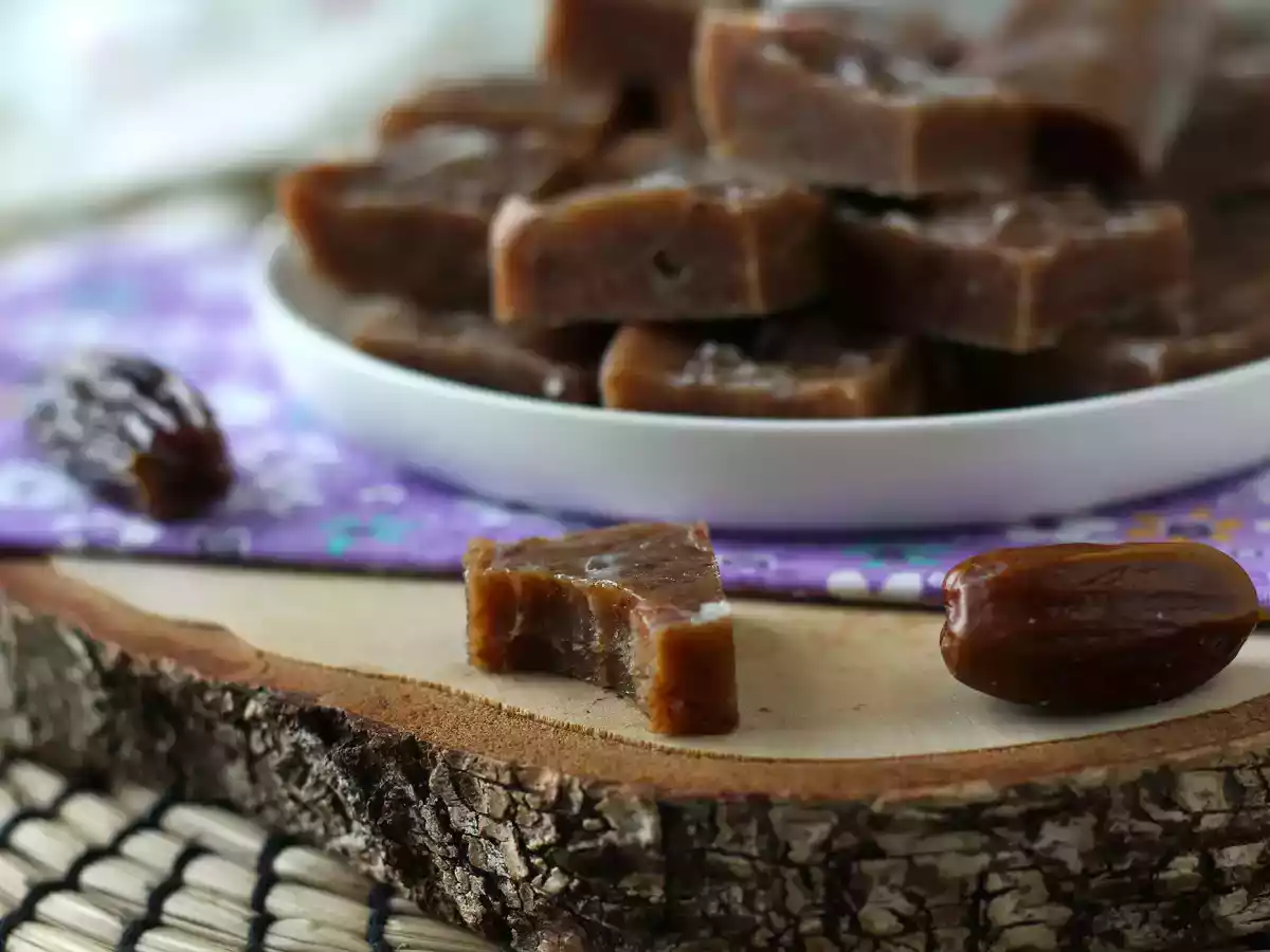 Fudge de dátiles, un bocado de caramelo blando, lleno de energía y sabor - foto 2
