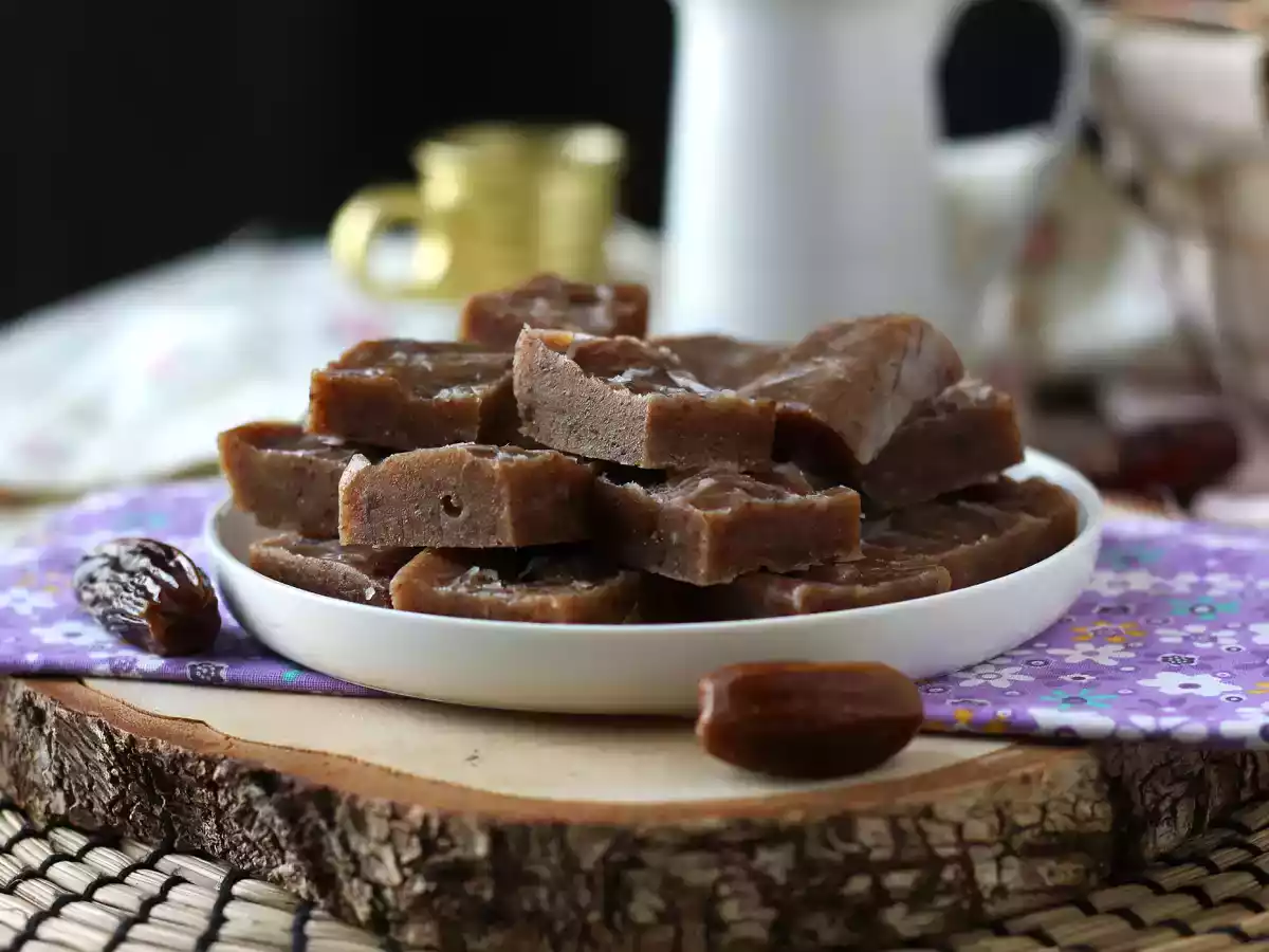 Fudge de dátiles, un bocado de caramelo blando, lleno de energía y sabor - foto 4