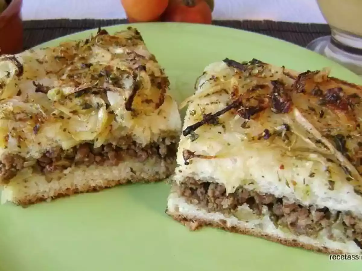 Fugazza rellena de carne