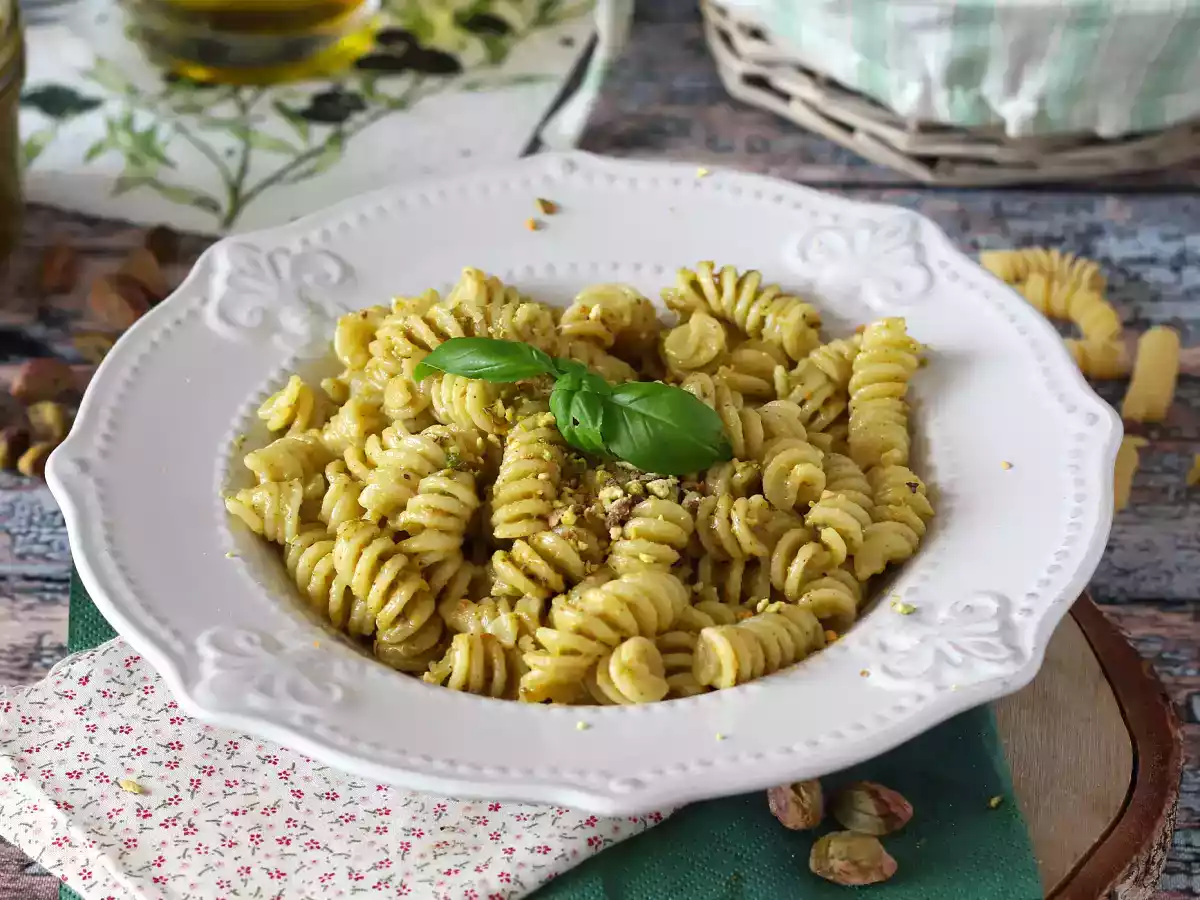 Fusilli con pesto de pistachos, una pasta deliciosa y fácil de preparar
