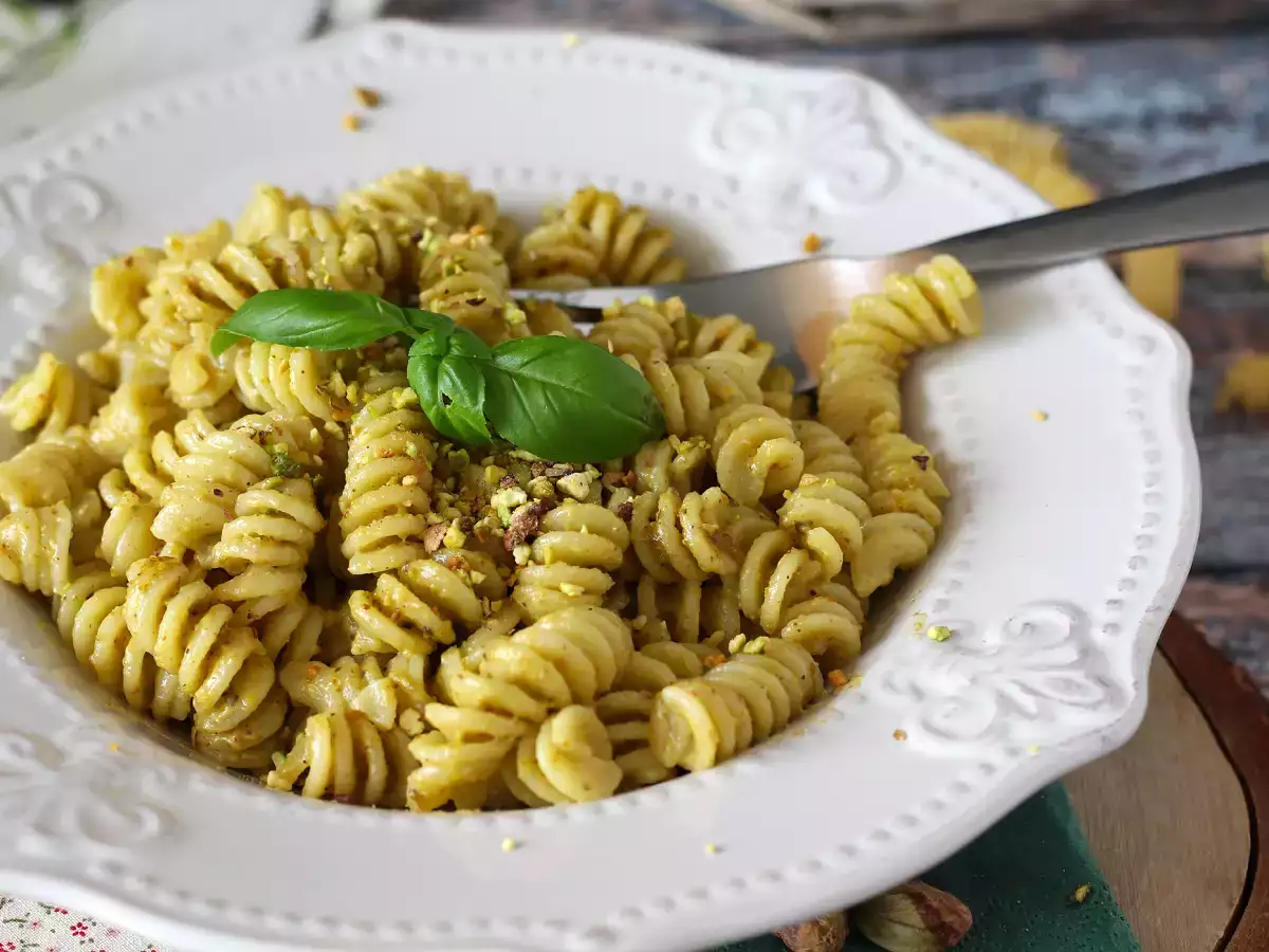 Fusilli con pesto de pistachos, una pasta deliciosa y fácil de preparar - foto 2