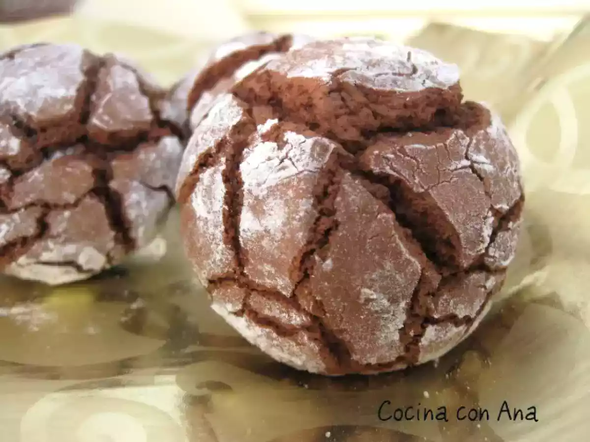 Galletas agrietadas de chocolate