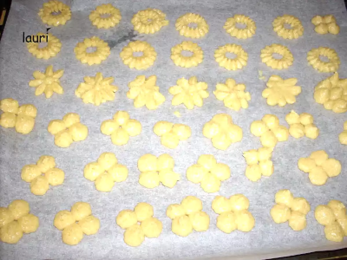 GALLETAS CON MANTEQUILLA Y RON, HECHAS CON PISTOLA.