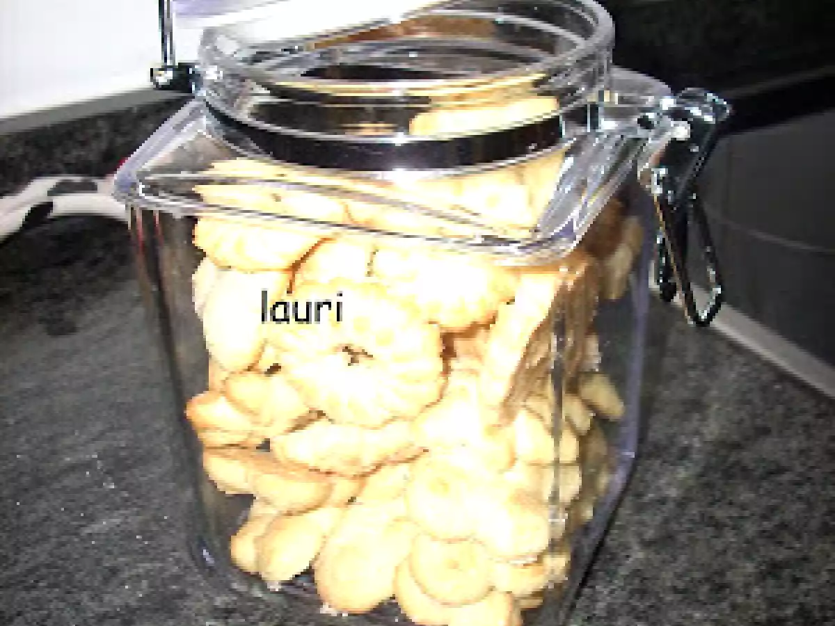 GALLETAS CON MANTEQUILLA Y RON, HECHAS CON PISTOLA. - foto 2