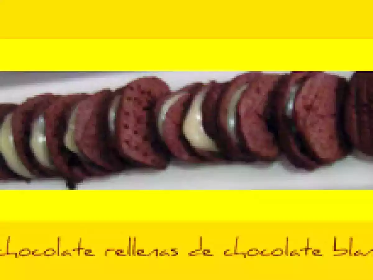 Galletas de chocolate rellenas de chocolate blanco tipo oreos - foto 2