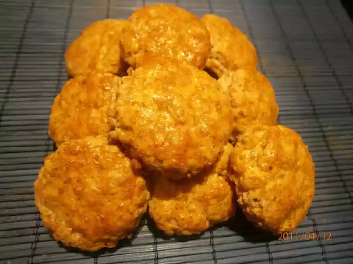 GALLETAS DE JAMON Y QUESO