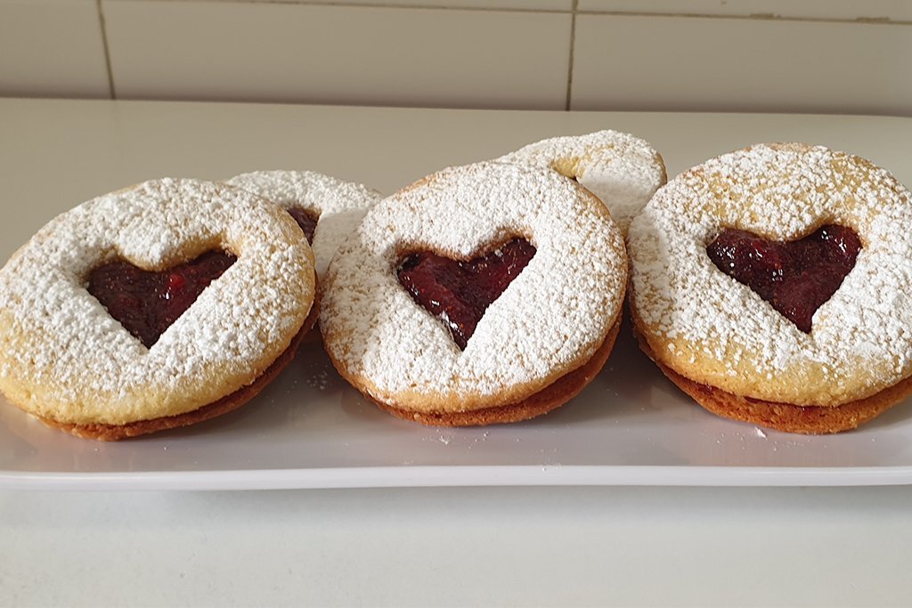 Receta de galletas de mantequilla con mermelada de fresa