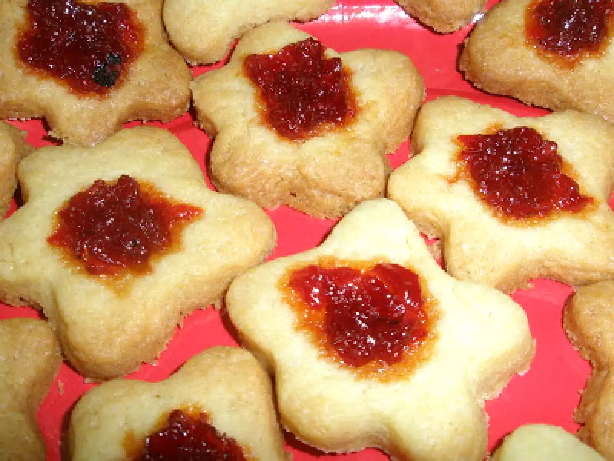 GALLETAS DE MANTEQUILLA CON MERMELADA DE PIMIENTOS DEL PIQUILLO