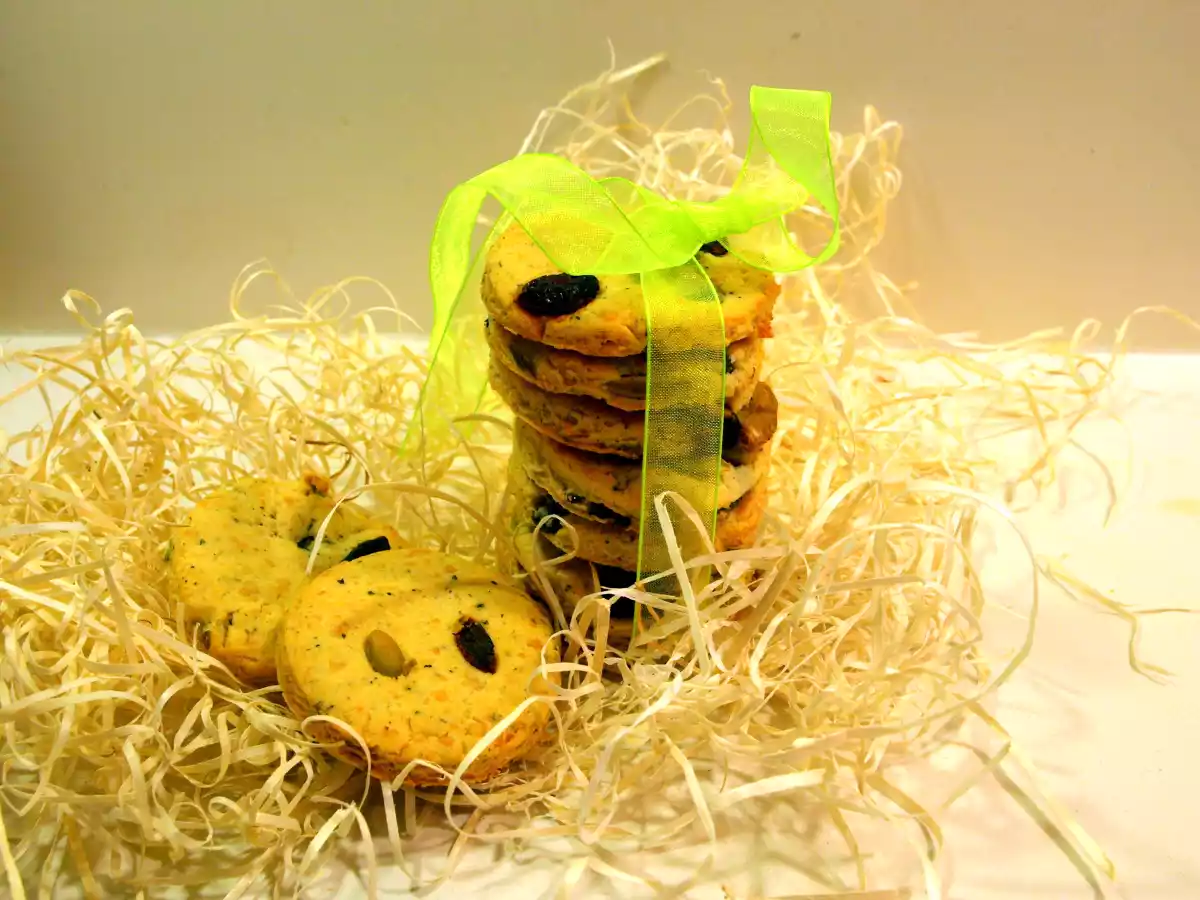 Galletas saladas de parmesano, olivas, pepinillos y frutos secos - foto 3