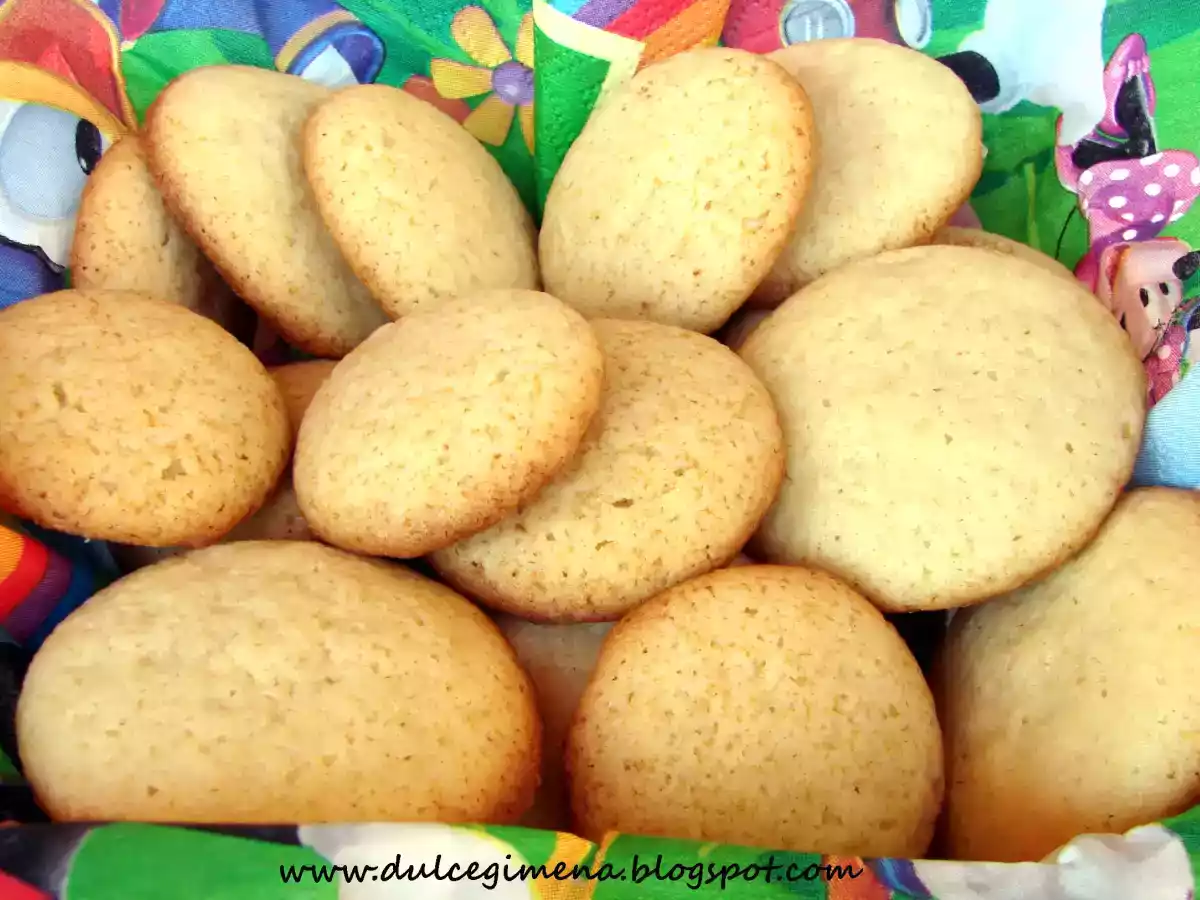 Galletas sencillas de nata y chocolate blanco