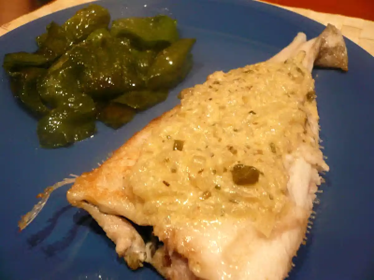 Gallo con salsa de mostaza y alcaparras