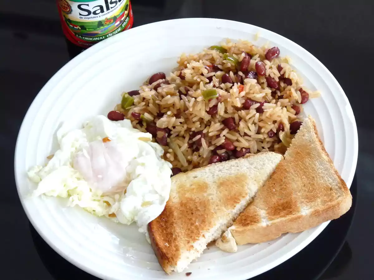 Gallo pinto costarricense.