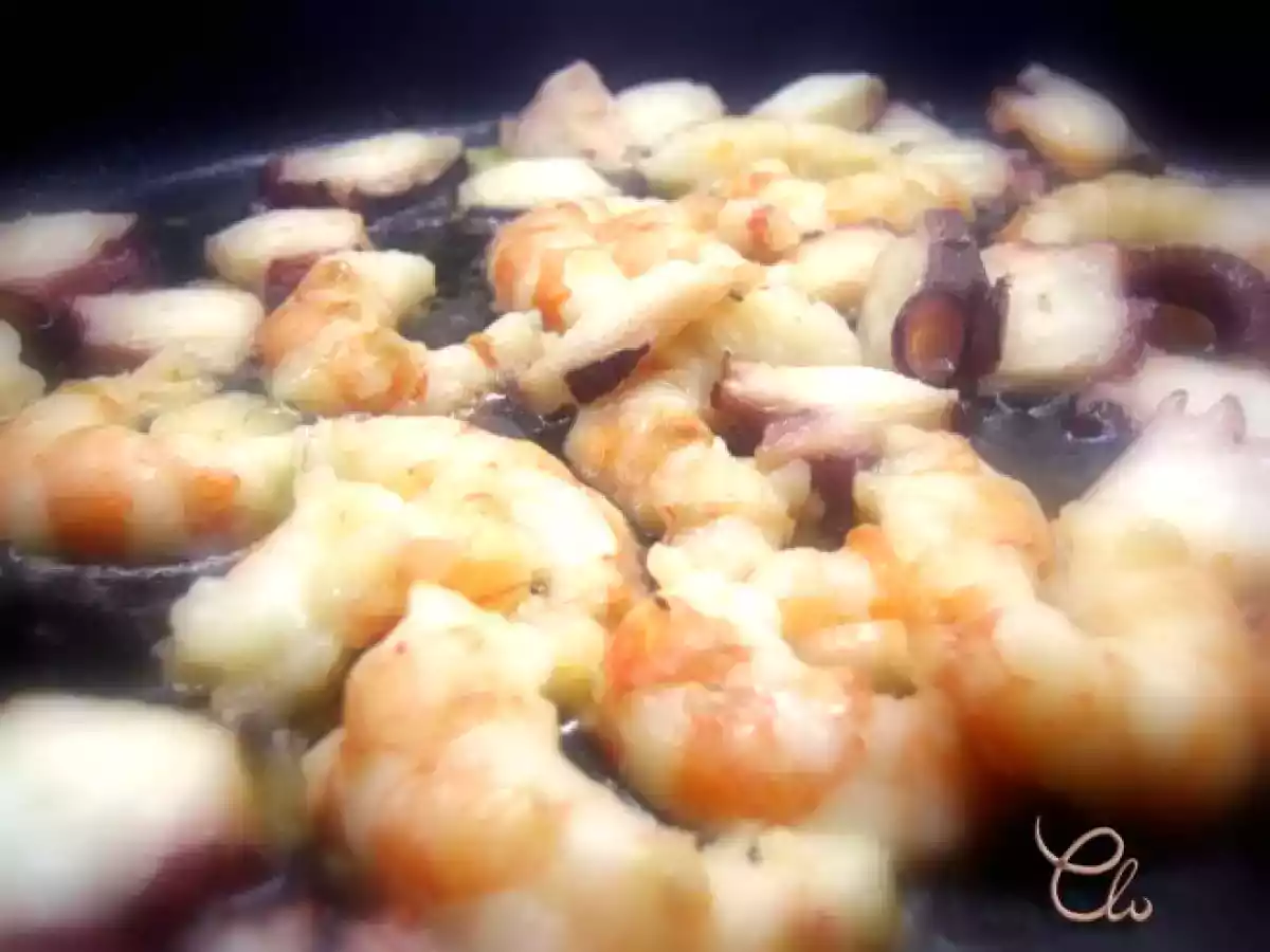 Gambas con pulpo al ajillo