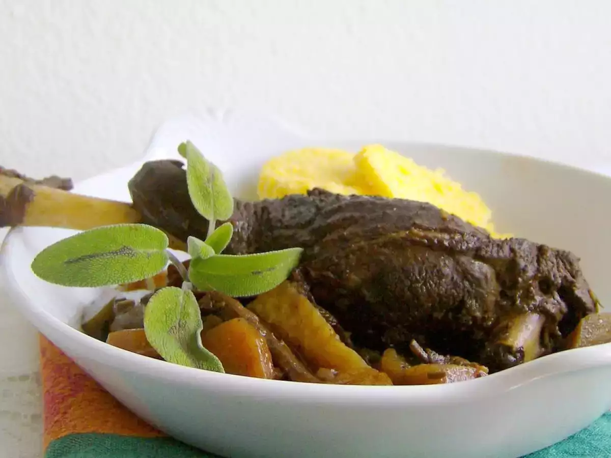 Ganso estofado con polenta - foto 2