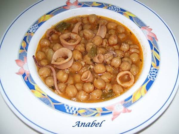 GARBANZOS CON CALAMARES